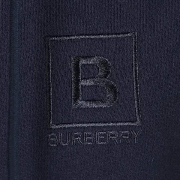 【BURBERRY  公式旗艦店】バーバリー パーカースウェットご好評に付き再入荷！241113