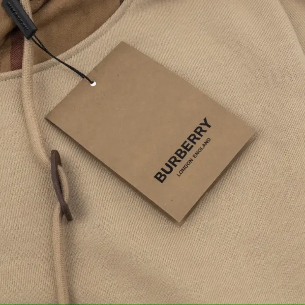 【BURBERRY 公式旗艦店】バーバリー パーカースウェットご好評に付き再入荷!241113 【BURBERRY 公式旗艦店】バーバリー パーカースウェットご好評に付き再入荷!241113