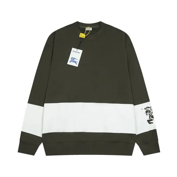 【BURBERRY   公式旗艦店】バーバリー   丸首の衛衣 スウェットご好評に付き再入荷 241025