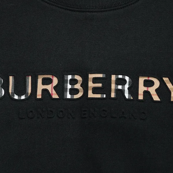 【BURBERRY  公式旗艦店】バーバリー 丸首の衛衣  パーカー ウェットご好評に付き再入荷  240809