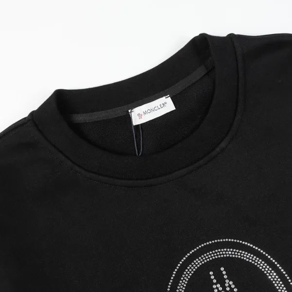 【MONCLER 公式旗艦店】モンクレール 丸首の衛衣 スウェットご好評に付き再入荷 240902 【MONCLER 公式旗艦店】モンクレール 丸首の衛衣 スウェットご好評に付き再入荷 240902
