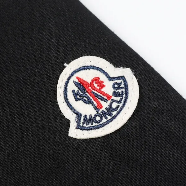 【MONCLER 公式旗艦店】モンクレール 丸首の衛衣 スウェットご好評に付き再入荷 240902 【MONCLER 公式旗艦店】モンクレール 丸首の衛衣 スウェットご好評に付き再入荷 240902