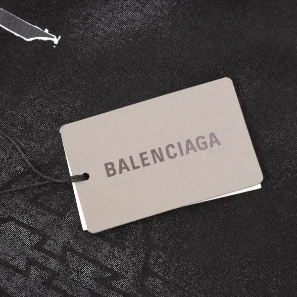 【BALENCIAGA 公式旗艦店】バレンシアガ 丸首の衛衣 スウェット ご好評に付き再入荷!241127 【BALENCIAGA 公式旗艦店】バレンシアガ 丸首の衛衣 スウェット ご好評に付き再入荷!241127