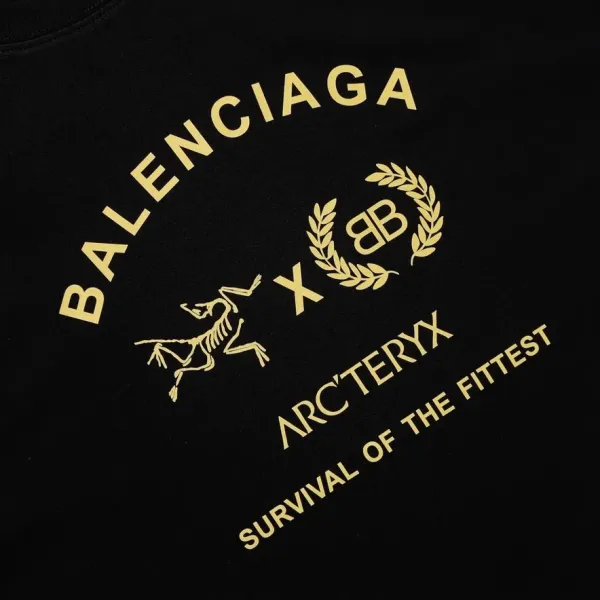 【BALENCIAGA 公式旗艦店】バレンシアガ 丸首の衛衣 スウェット ご好評に付き再入荷!241127 【BALENCIAGA 公式旗艦店】バレンシアガ 丸首の衛衣 スウェット ご好評に付き再入荷!241127