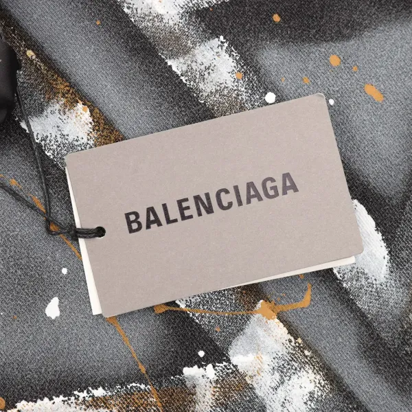 【BALENCIAGA 公式旗艦店】バレンシアガ 丸首の衛衣 スウェット ご好評に付き再入荷！241120