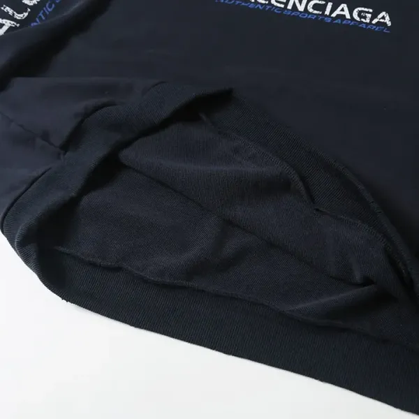 【BALENCIAGA 公式旗艦店】バレンシアガ 丸首の衛衣 スウェット ご好評に付き再入荷！