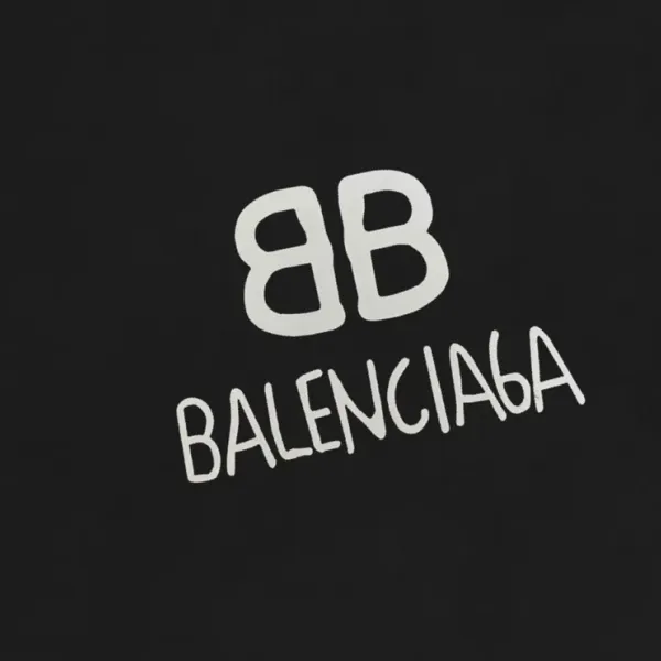 【BALENCIAGA 公式旗艦店】バレンシアガ 丸首の衛衣 スウェットご好評に付き再入荷! 【BALENCIAGA 公式旗艦店】バレンシアガ 丸首の衛衣 スウェットご好評に付き再入荷!