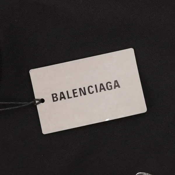 【BALENCIAGA 公式旗艦店】バレンシアガ 丸首の衛衣 スウェット ご好評に付き再入荷！