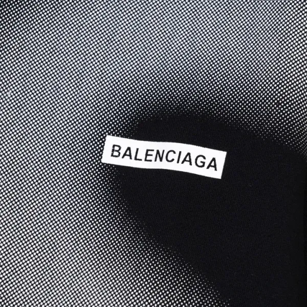 【BALENCIAGA 公式旗艦店】バレンシアガ 丸首の衛衣 スウェット ご好評に付き再入荷！
