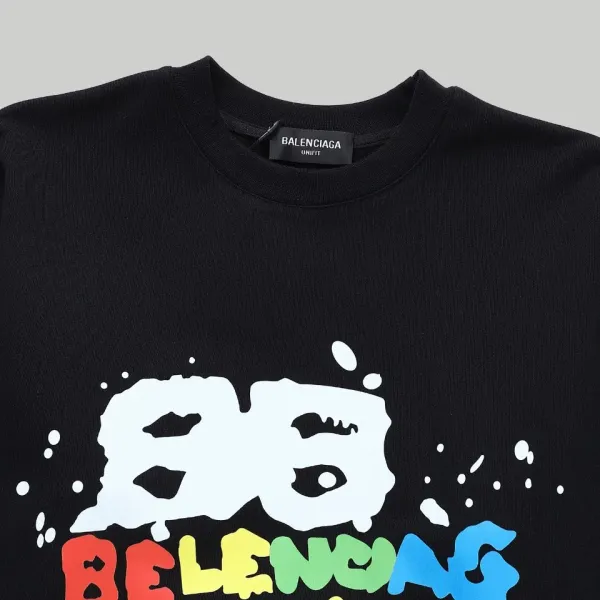 【BALENCIAGA 公式旗艦店】バレンシアガ  丸首の衛衣   スウェットご好評に付き再入荷！