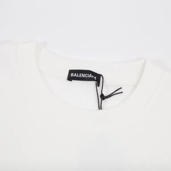 【BALENCIAGA 公式旗艦店】バレンシアガ 丸首の衛衣 スウェット ご好評に付き再入荷！