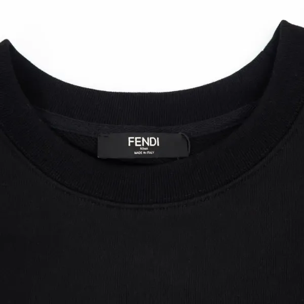 【FENDI  公式旗艦店】フェンディ  丸首の衛衣 スウェット ご好評に付き再入荷  240925