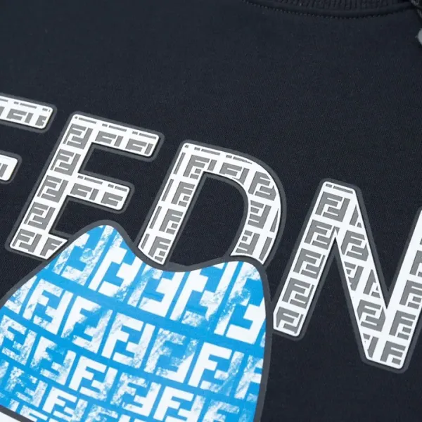 【FENDI  公式旗艦店】フェンディ  丸首の衛衣 スウェット ご好評に付き再入荷240829