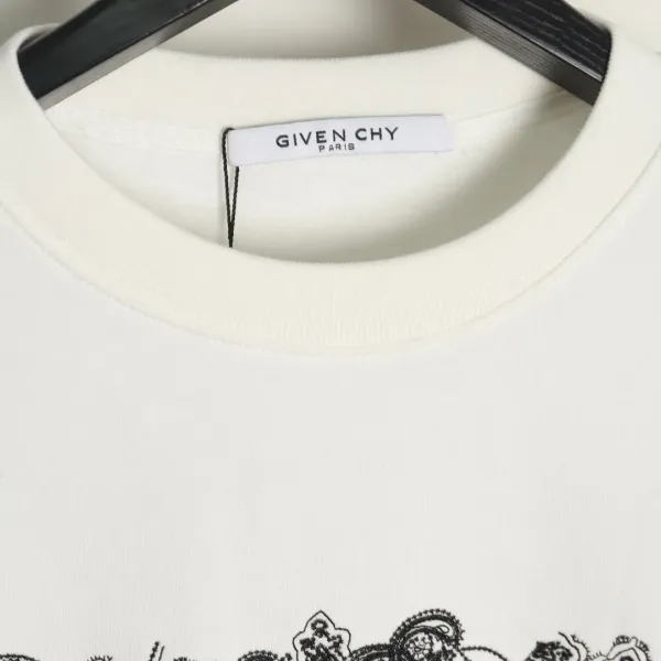 【GIVENCHY  公式旗艦店】ジバンシー 丸首の衛衣 スウェットご好評に付き再入荷！241122