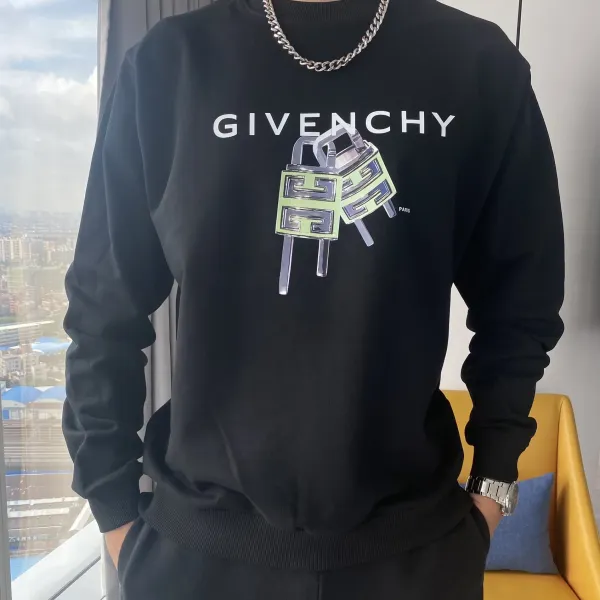 【GIVENCHY  公式旗艦店】ジバンシー 丸首の衛衣 スウェットご好評に付き再入荷！