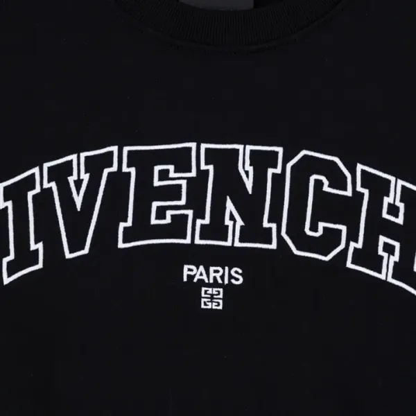 【GIVENCHY 公式旗艦店】ジバンシー  丸首の衛衣 スウェットご好評に付き再入荷！