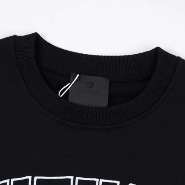 【GIVENCHY 公式旗艦店】ジバンシー  丸首の衛衣 スウェットご好評に付き再入荷！