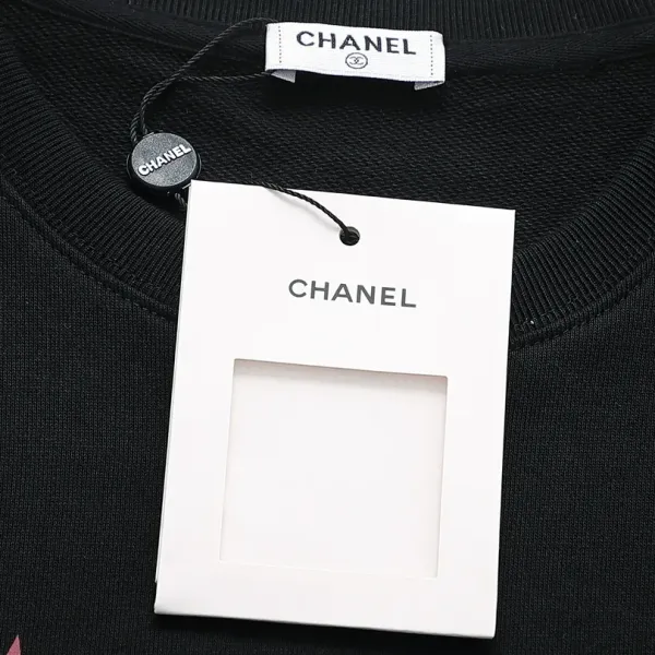 【CHANEL 公式旗艦店】シャネル  丸首の衛衣  スウェットご好評に付き再入荷 240811
