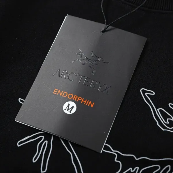 【ARCTERYX 公式旗艦店】アークテリクス  丸首の衛衣  スウェット ご好評に付き再入荷！241210