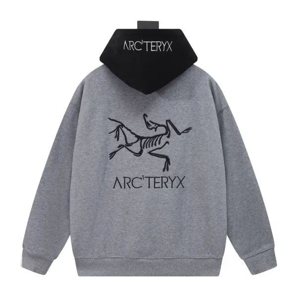 【ARCTERYX 公式旗艦店】アークテリクス  パーカー  スウェット ご好評に付き再入荷！241210