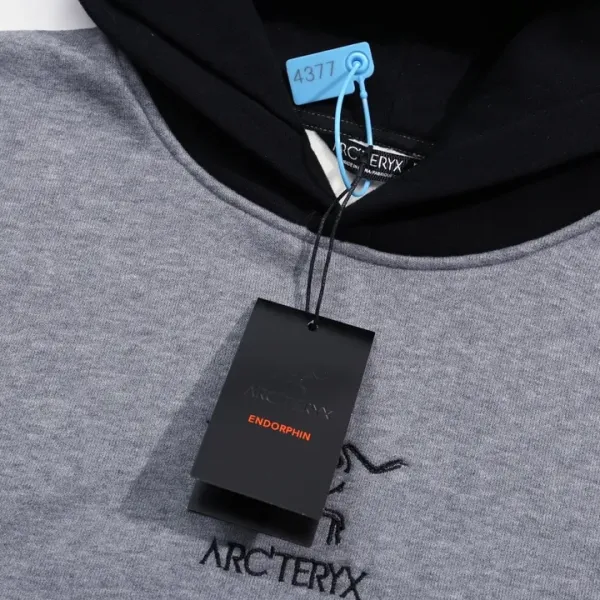 【ARCTERYX 公式旗艦店】アークテリクス  パーカー  スウェット ご好評に付き再入荷！241210