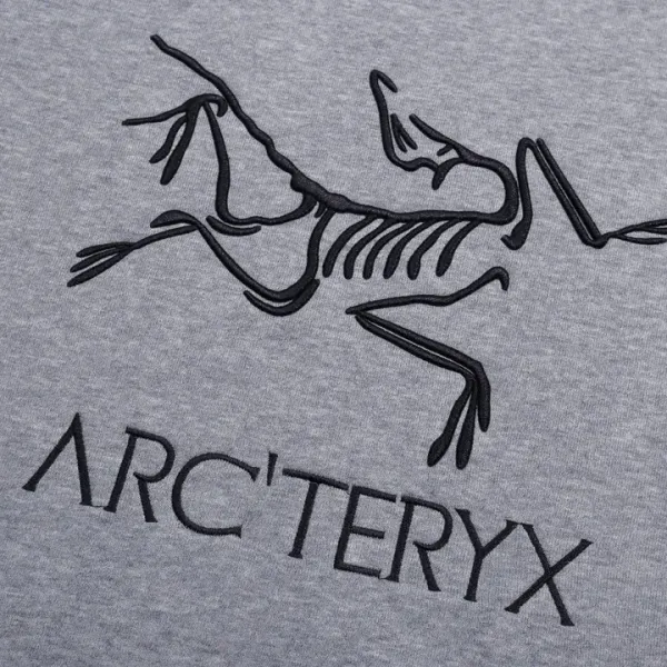 【ARCTERYX 公式旗艦店】アークテリクス  パーカー  スウェット ご好評に付き再入荷！241210