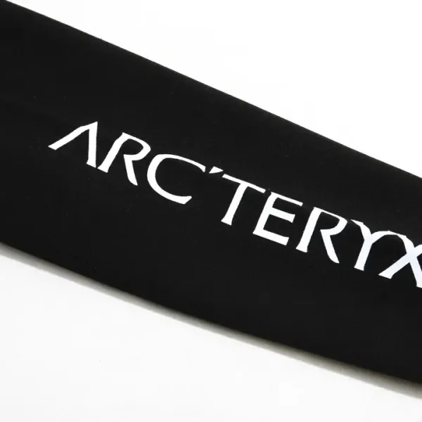 【ARCTERYX 公式旗艦店】アークテリクス  丸首の衛衣  スウェット ご好評に付き再入荷！241121