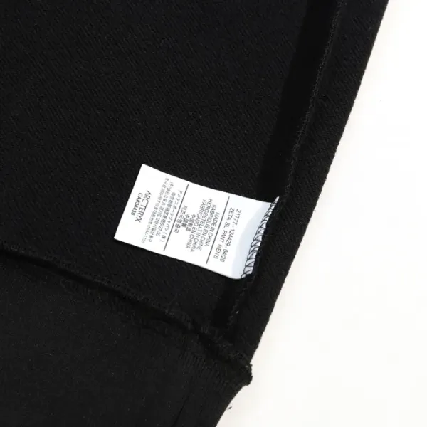 【ARCTERYX 公式旗艦店】アークテリクス  パーカー  スウェット ご好評に付き再入荷！241121