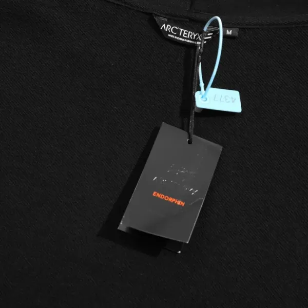 【ARCTERYX 公式旗艦店】アークテリクス  パーカー  スウェット ご好評に付き再入荷！241121