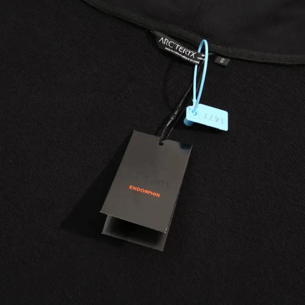 【ARCTERYX 公式旗艦店】アークテリクス  パーカー  スウェット ご好評に付き再入荷！241121