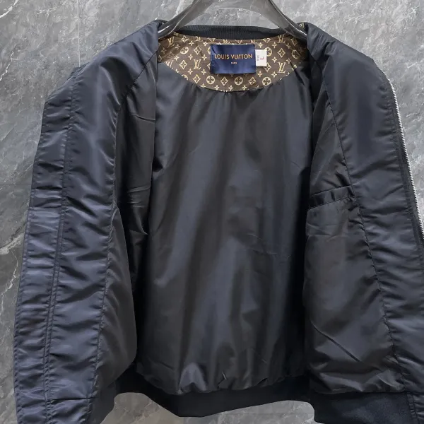 LV【LOUIS VUITTON 公式旗艦店】ルイヴィトン  ジャケット着 ご好評に付き再入荷！250106