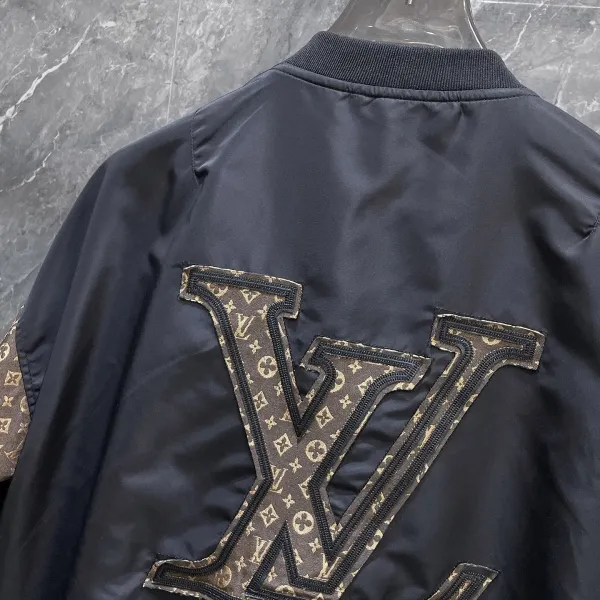 LV【LOUIS VUITTON 公式旗艦店】ルイヴィトン  ジャケット着 ご好評に付き再入荷！250106