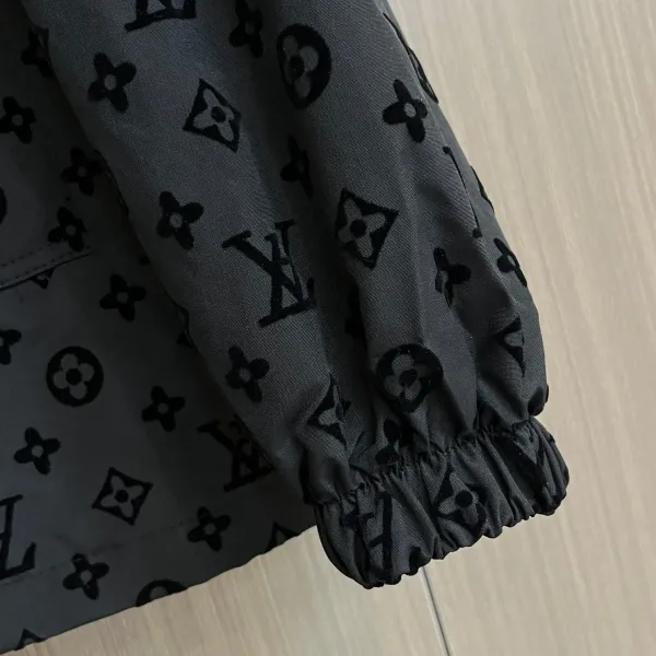 LV【LOUIS VUITTON 公式旗艦店】ルイヴィトン  ジャケット着 ご好評に付き再入荷！250106