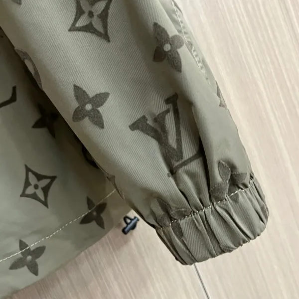 LV【LOUIS VUITTON 公式旗艦店】ルイヴィトン  ジャケット着 ご好評に付き再入荷！250106