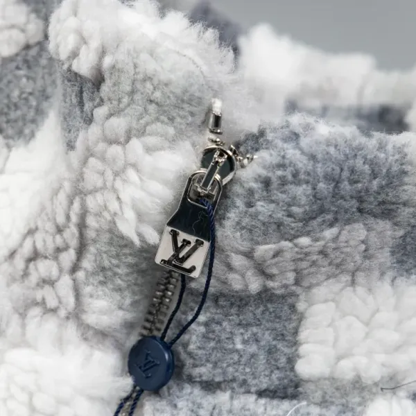 LV【LOUIS VUITTON  公式旗艦店】ルイヴィトン ジャケット着ご好評に付き再入荷！241212