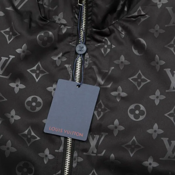 LV 【LOUIS VUITTON 公式旗艦店】ルイヴィトン  ジャケット着 ご好評に付き再入荷！241021