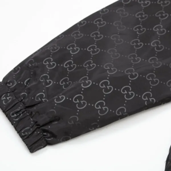 【GUCCI 公式旗艦店】グッチ  ジャケット着 好評に付き再入荷 240828
