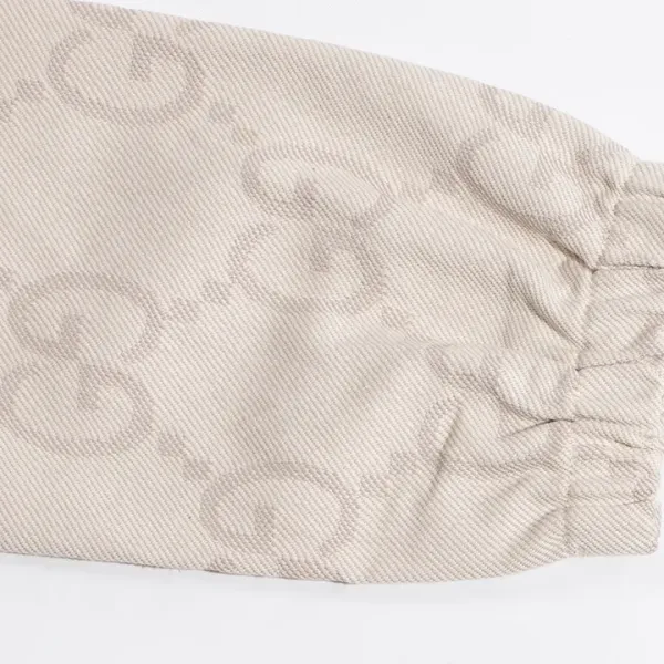 【GUCCI  公式旗艦店】グッチ   ジャケット着 好評に付き再入荷 240826