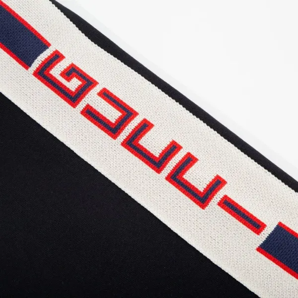 【GUCCI  公式旗艦店】グッチ   ジャケット着 好評に付き再入荷 240826
