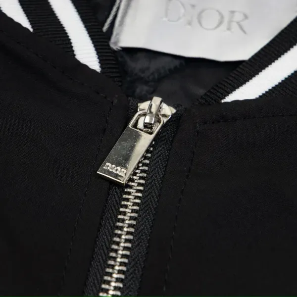 【DIOR  公式旗艦店】ディオール  ジャケット着 好評に付き再入荷！241223