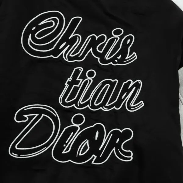 【DIOR  公式旗艦店】ディオール  ジャケット着 ご好評に付き再入荷！241212