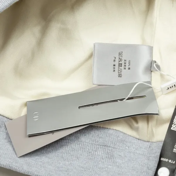 【DIOR  公式旗艦店】ディオール  ジャケット着 ご好評に付き再入荷！241023