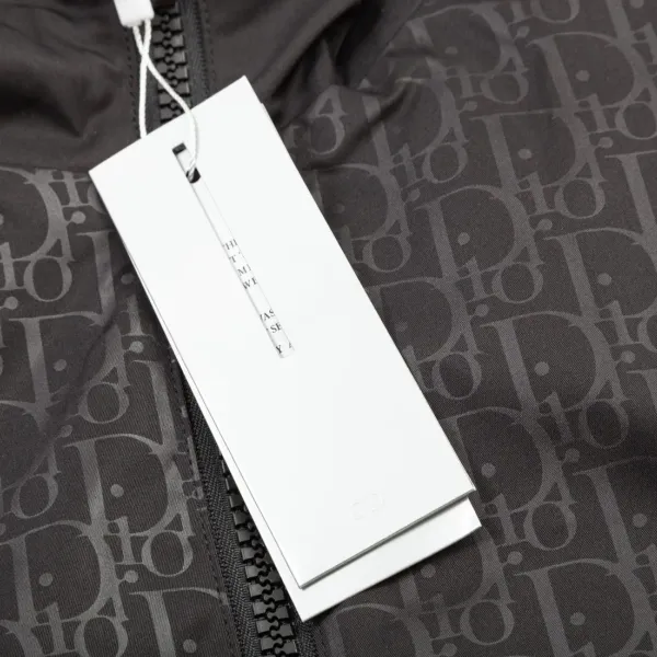 【DIOR 公式旗艦店】ディオール ジャケット着 ご好評に付き再入荷!241023 【DIOR 公式旗艦店】ディオール ジャケット着 ご好評に付き再入荷!241023