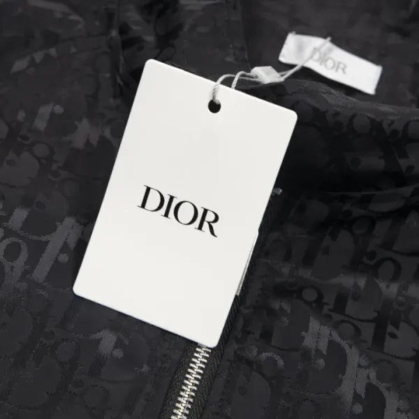 【DIOR 公式旗艦店】ディオール ジャケット着 好評に付き再入荷 240828