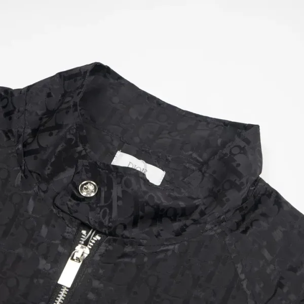 【DIOR 公式旗艦店】ディオール ジャケット着 好評に付き再入荷 240828