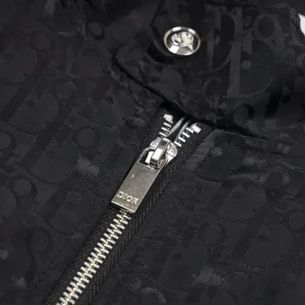 【DIOR 公式旗艦店】ディオール ジャケット着 好評に付き再入荷 240828