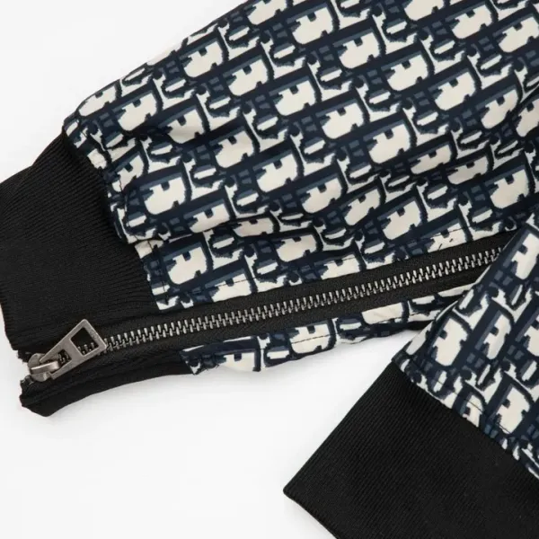【DIOR  公式旗艦店】 ディオール  ジャケット着 好評に付き再入荷 240827