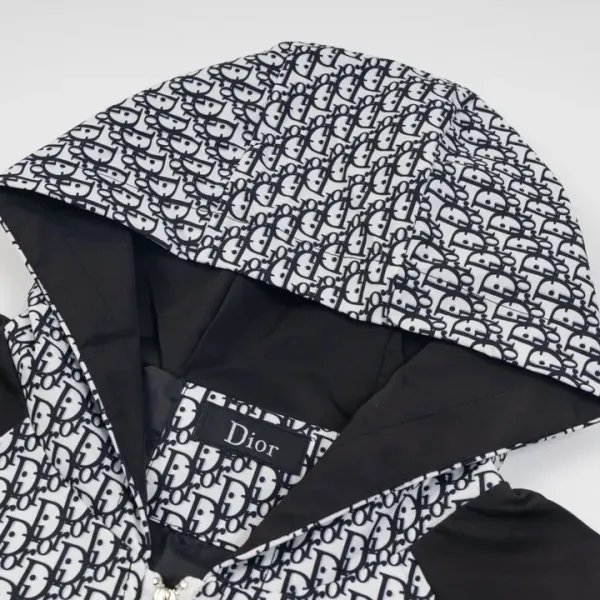 【DIOR  公式旗艦店】 ディオール  ジャケット着 好評に付き再入荷 240826