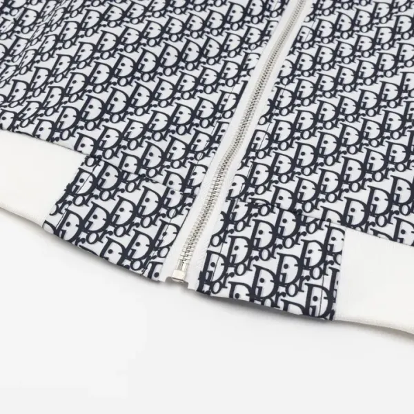 【DIOR  公式旗艦店】 ディオール  ジャケット着 好評に付き再入荷 240826