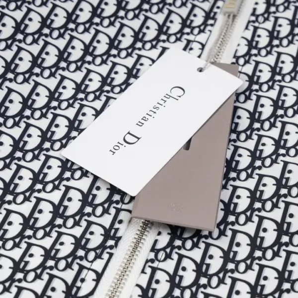 【DIOR  公式旗艦店】 ディオール  ジャケット着 好評に付き再入荷 240826